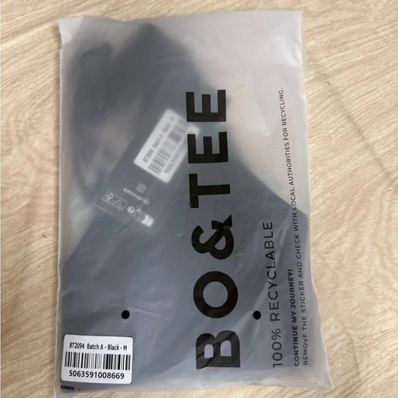 Soft Active V-Neck Sports Bra in Black - M - Picture 4 of 5